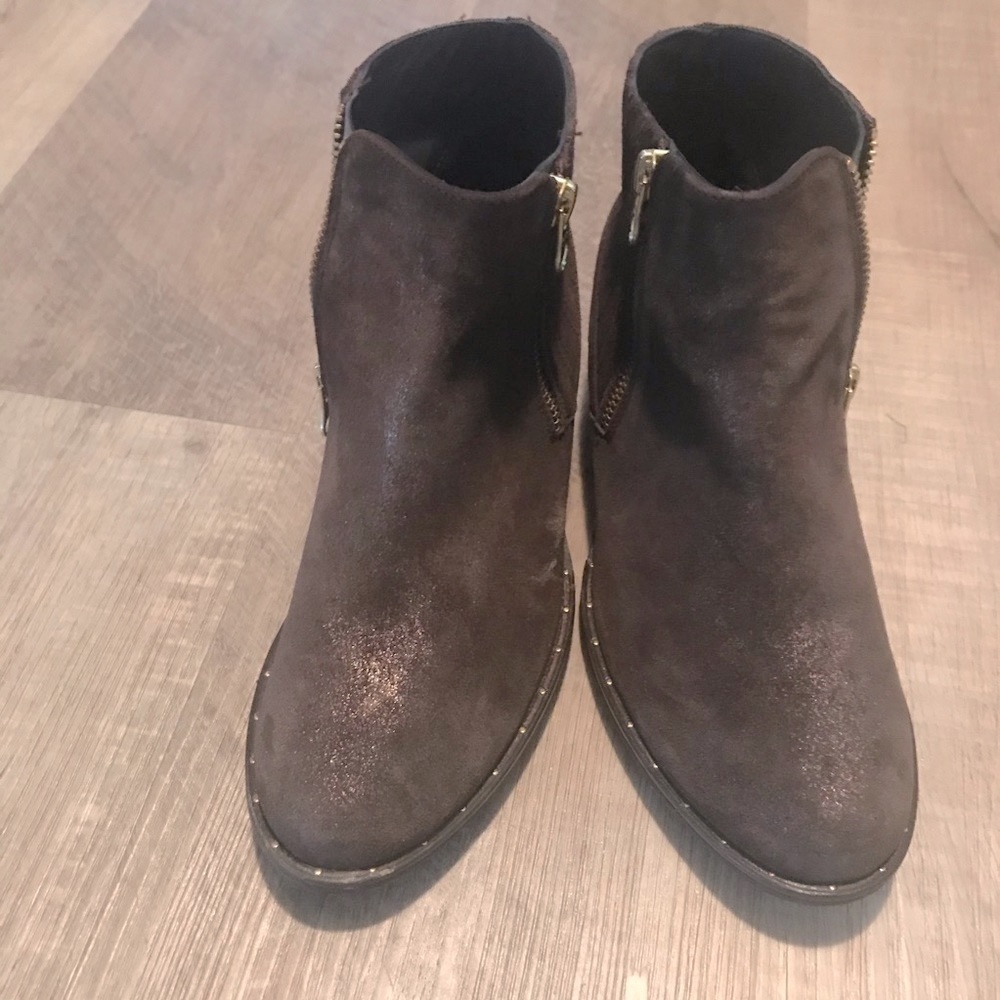 Eric Michael hold studded brown side zip leather boots in size 6